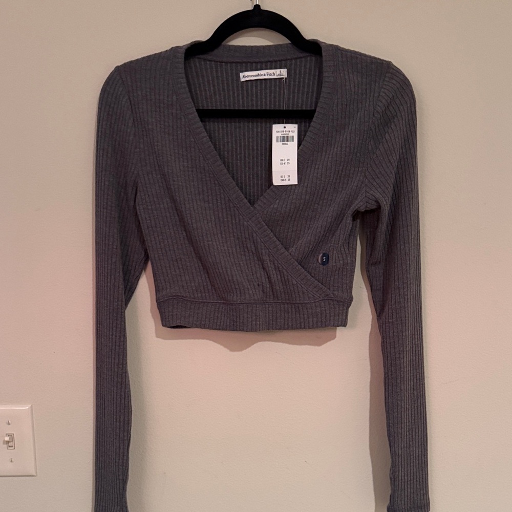 NWT !! ABERCROMBIE AND FITCH CROP TOP